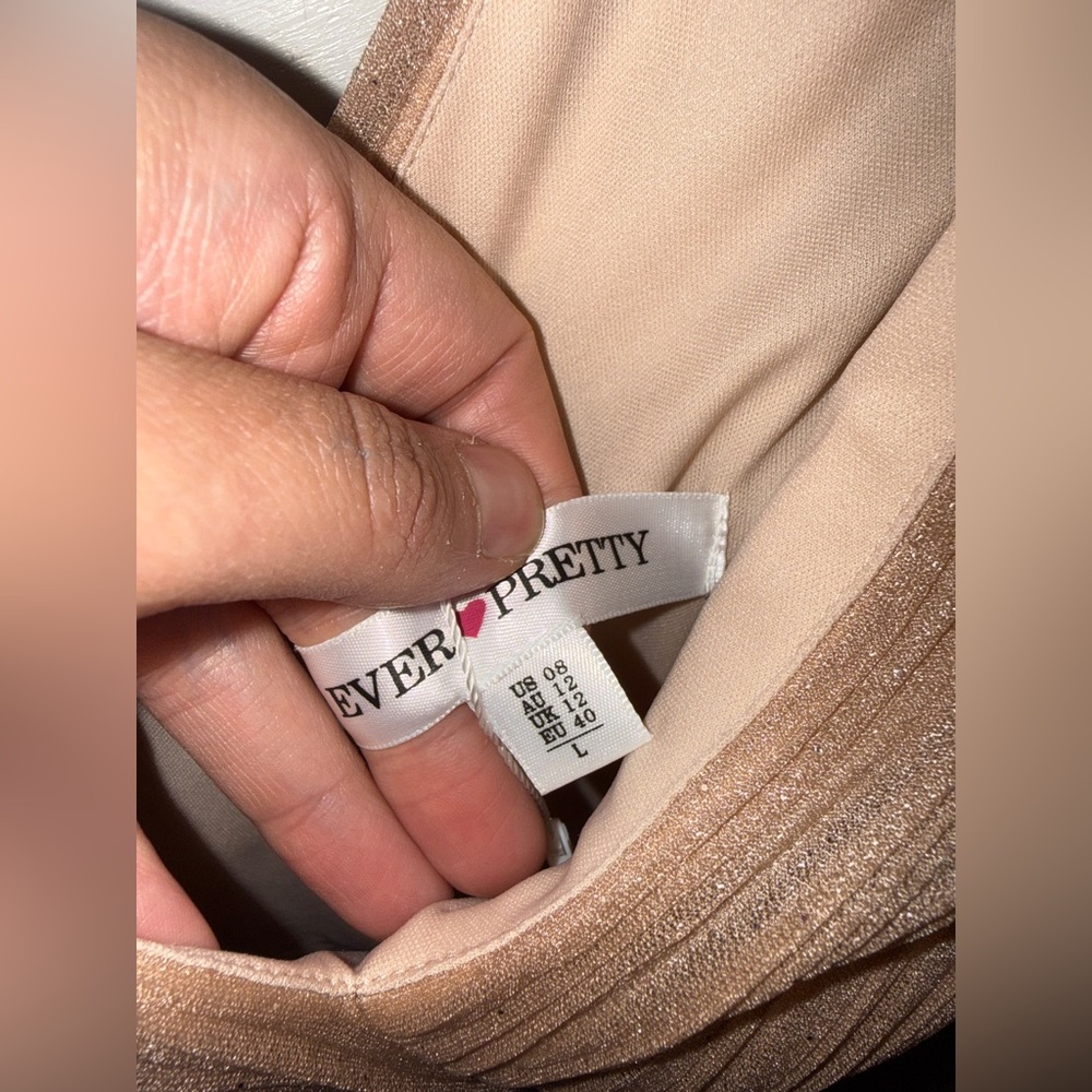 Short Sleeve V-Neck Pleated Glitter Midi Dress - Picture 8 of 10